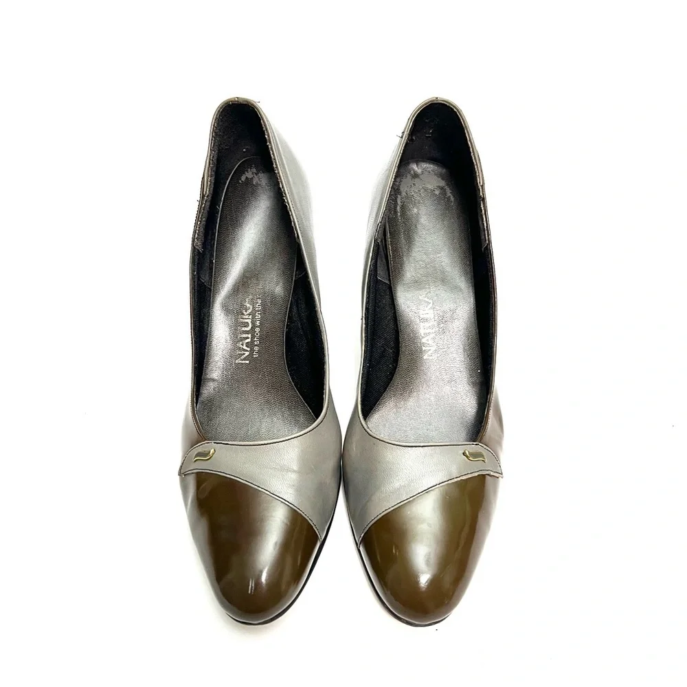 Vintage 1970s olive green patent leather asymmetrical appliqué pumps